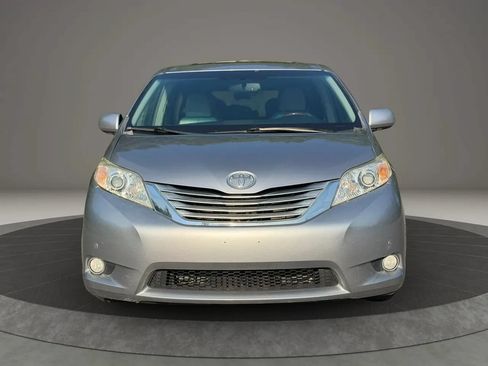Used 2011 Toyota Sienna Limited w/ Premium Pkg FWD image 2