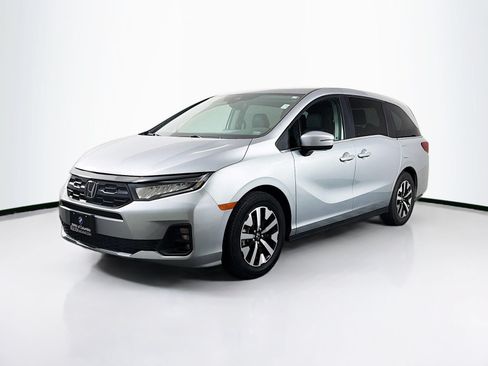 Used 2025 Honda Odyssey EX-L image 3