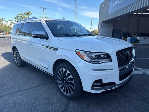 Used 2023 Lincoln Navigator Black Label AWD/4WD image 3
