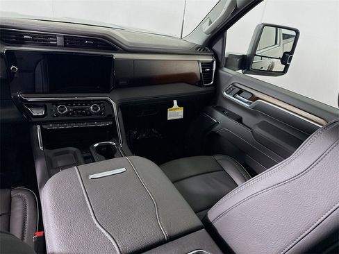 New 2026 GMC Sierra 3500 Denali w/ Denali Reserve Package image 19