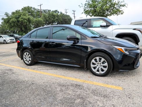 Used 2026 Toyota Corolla LE FWD image 7
