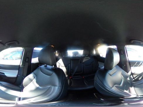 Used 2025 Jeep Compass Limited image 37