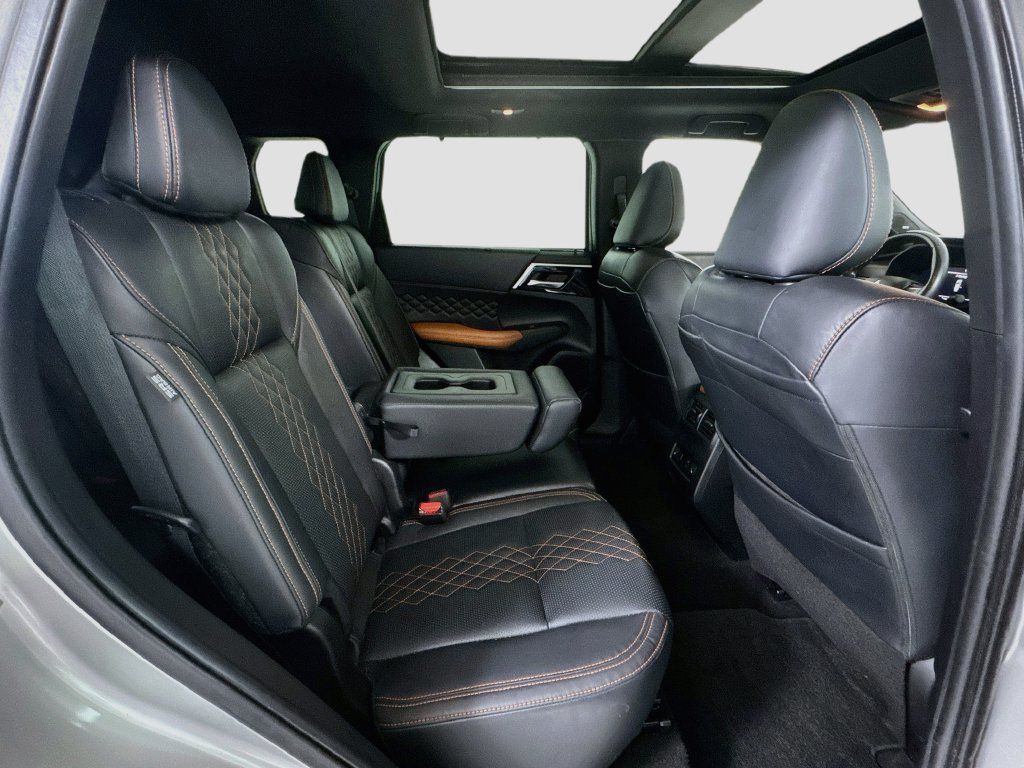 Used 2023 Mitsubishi Outlander SEL FWD image 29