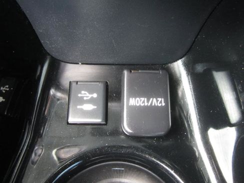 Used 2020 Toyota Prius XLE image 41