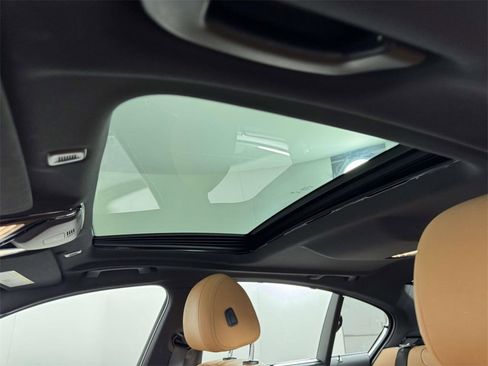 Used 2023 BMW 540i xDrive w/ Executive Package image 32