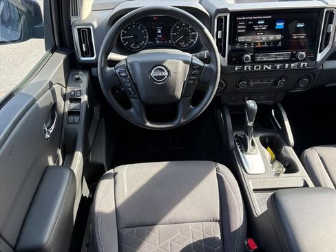Certified 2025 Nissan Frontier SV image 22