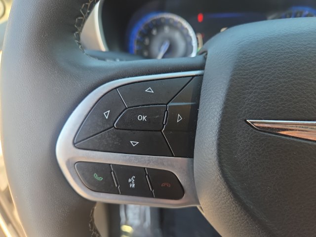 Used 2024 Chrysler Pacifica Touring-L FWD image 20