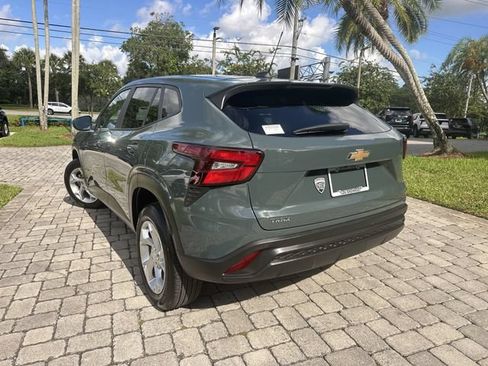 Used 2025 Chevrolet Trax LS w/ LS Convenience Package FWD image 12