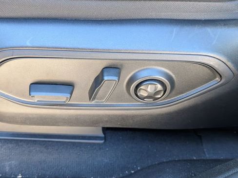 Used 2023 Jeep Grand Cherokee Limited w/ Black Appearance Package image 13