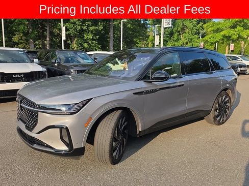Used 2024 Lincoln Nautilus Reserve w/ Equipment Group 202A AWD/4WD image 10
