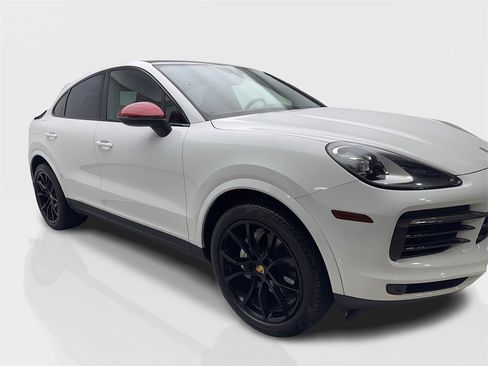 Used 2020 Porsche Cayenne w/ Premium Package image 12