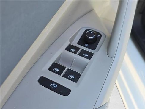 New 2026 Volkswagen Jetta SE FWD image 5