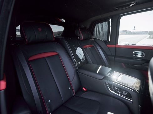 Used 2022 Rolls-Royce Cullinan Black Badge image 44