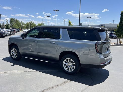 Used 2025 Chevrolet Suburban Premier AWD/4WD image 11