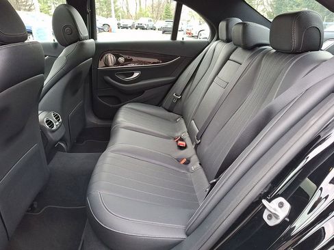 Used 2022 Mercedes-Benz E 350 4MATIC Sedan image 7