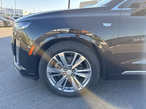 Used 2022 Cadillac XT6 Premium Luxury image 7