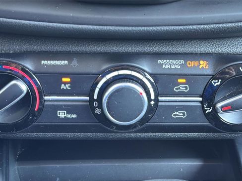 Used 2023 Kia Soul LX w/ LX Technology Package image 17