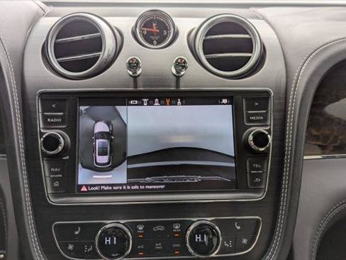Used 2019 Bentley Bentayga AWD/4WD image 32