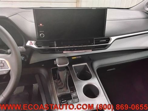 Used 2026 Toyota Sienna XLE AWD/4WD image 12