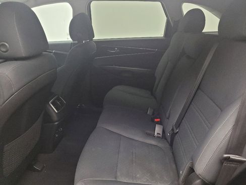 Used 2019 Kia Sorento AWD image 18