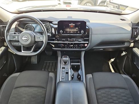 Used 2025 Nissan Pathfinder SV image 13