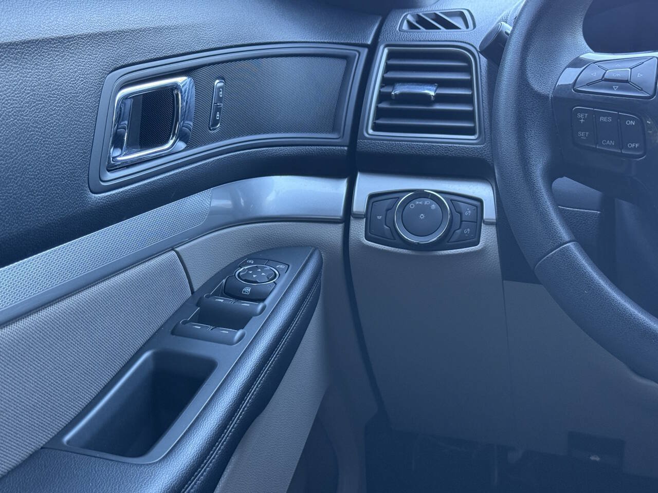 Used 2018 Ford Explorer FWD image 29