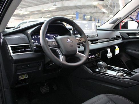 New 2026 Mitsubishi Outlander SE image 5