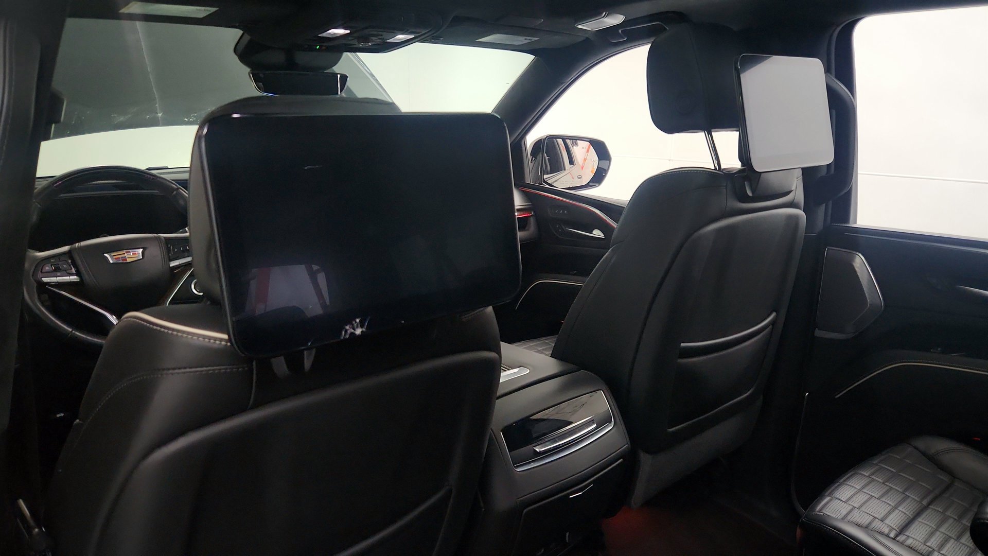 Used 2023 Cadillac Escalade ESV Sport Platinum w/ LPO, ONYX Package AWD/4WD image 40