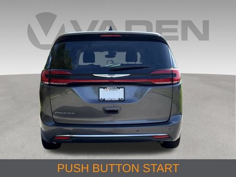 Used 2023 Chrysler Pacifica Touring-L FWD image 6