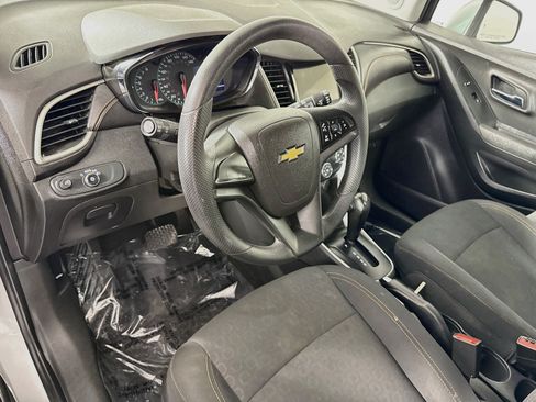 Used 2019 Chevrolet Trax LS FWD image 21