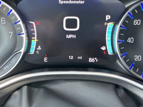 New 2027 Chrysler Pacifica Select AWD/4WD image 31