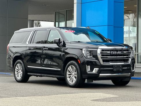 Used 2023 GMC Yukon XL SLT w/ SLT Premium Package image 7
