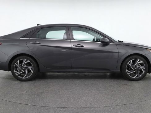 Used 2025 Hyundai Elantra SEL FWD image 11