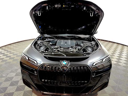 Certified 2025 BMW 760i xDrive w/ Executive Package AWD/4WD image 31