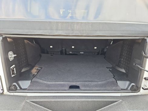 Used 2018 Jeep Wrangler Unlimited Sahara w/ Connectivity Group image 25