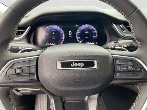 Certified 2023 Jeep Grand Cherokee L Laredo image 15