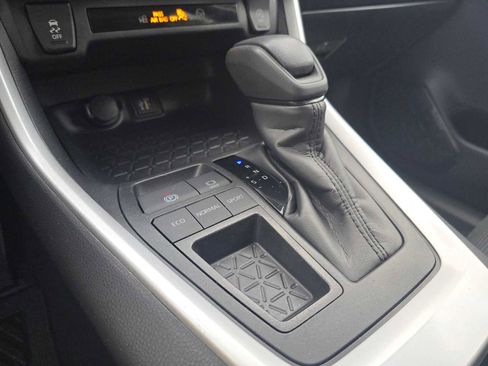Certified 2025 Toyota RAV4 LE image 32
