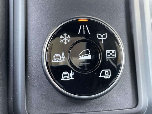 Used 2024 Nissan Pathfinder S AWD/4WD image 29