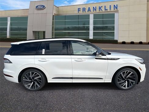 New 2026 Lincoln Aviator Black Label w/ Jet Appearance Package image 8