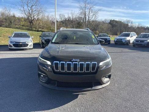 Used 2019 Jeep Cherokee Latitude w/ Cold Weather Group AWD/4WD image 3