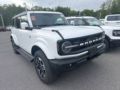 Used 2025 Ford Bronco Outer Banks AWD/4WD image 2