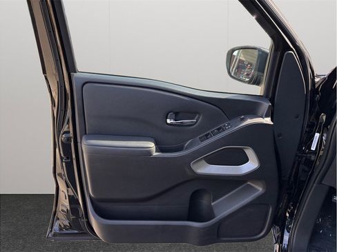 Used 2022 Nissan Frontier SV image 17