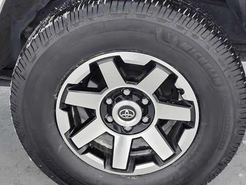 Used 2017 Toyota 4Runner TRD Off-Road Premium image 11