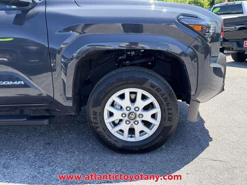 Certified 2025 Toyota Tacoma SR5 AWD/4WD image 10