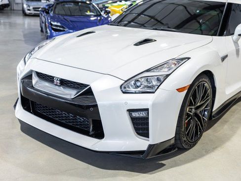 Used 2023 Nissan GT-R Premium w/ Premium Interior Package AWD/4WD image 12