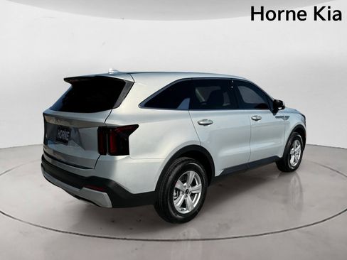 New 2026 Kia Sorento LX FWD image 4
