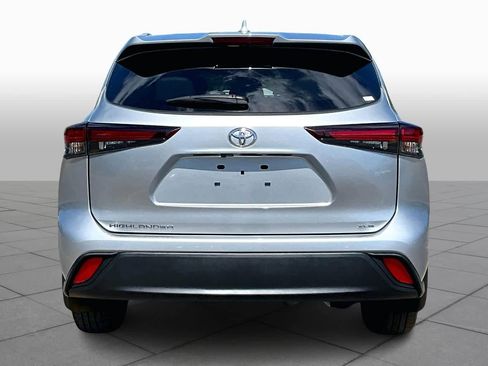 Used 2024 Toyota Highlander XLE image 5