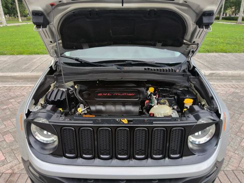 Used 2017 Jeep Renegade Altitude FWD image 44