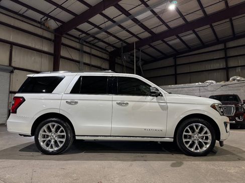 Used 2019 Ford Expedition Platinum image 4