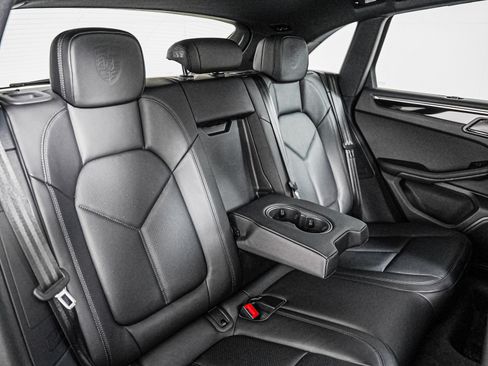 Certified 2026 Porsche Macan AWD/4WD image 6